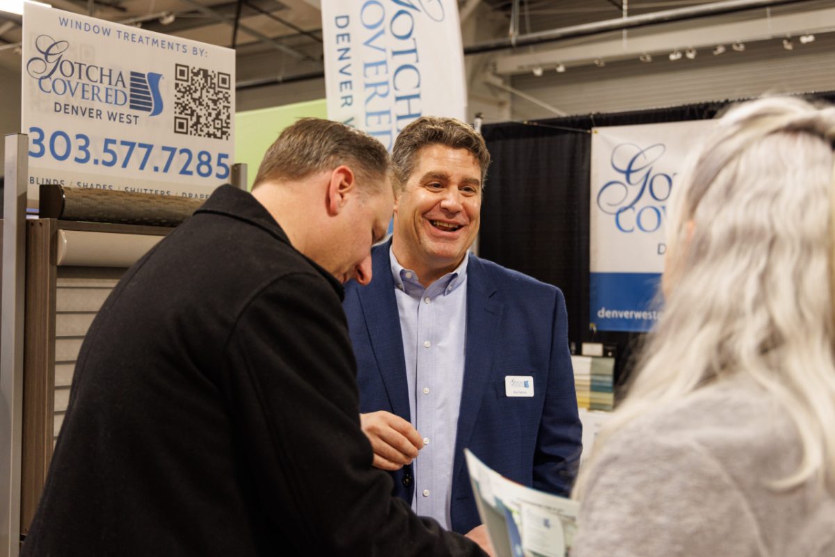 Homeowners and exhibitors at a Nationwide Expos home show, photo 2