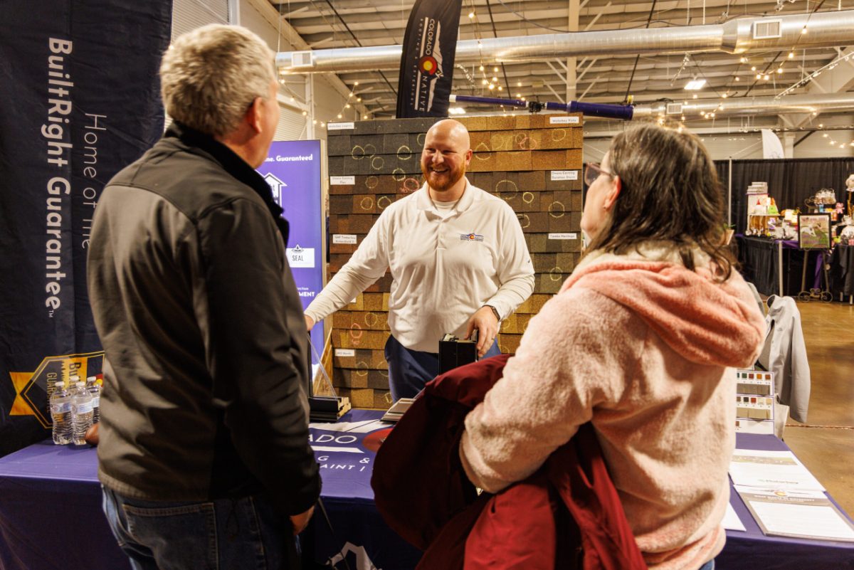 Homeowners and exhibitors at a Nationwide Expos home show, photo 5